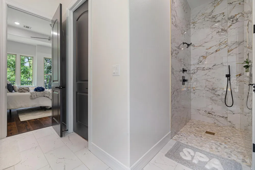 290 Apple Valley Dr Panorama Village, TX 77304