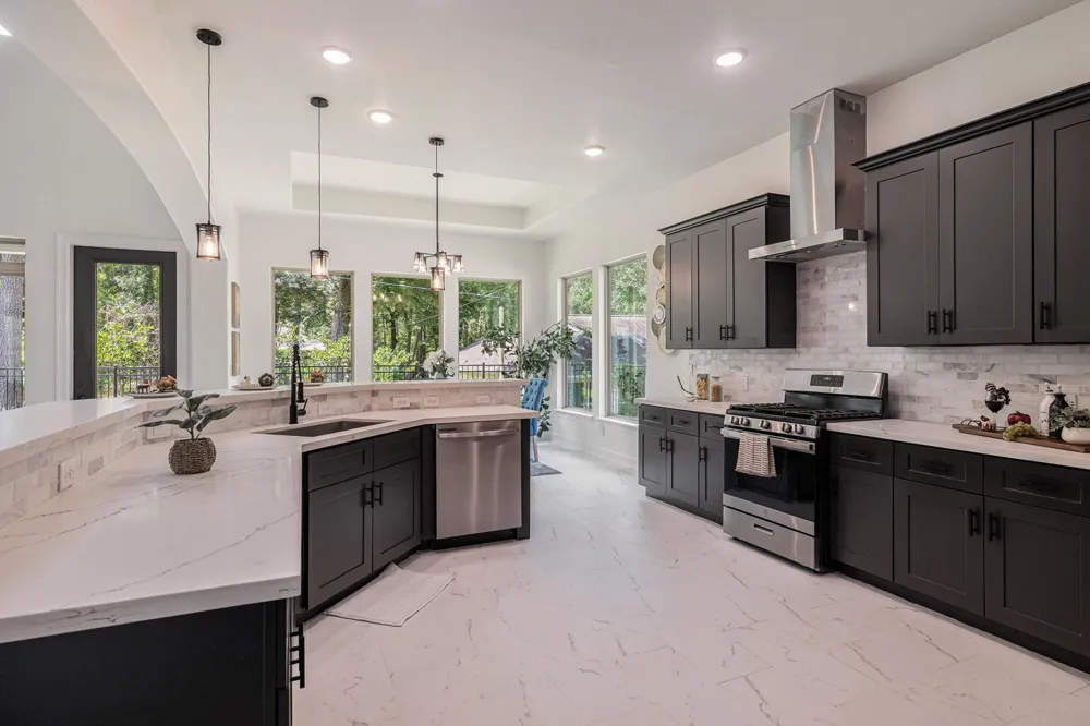 290 Apple Valley Dr Panorama Village, TX 77304