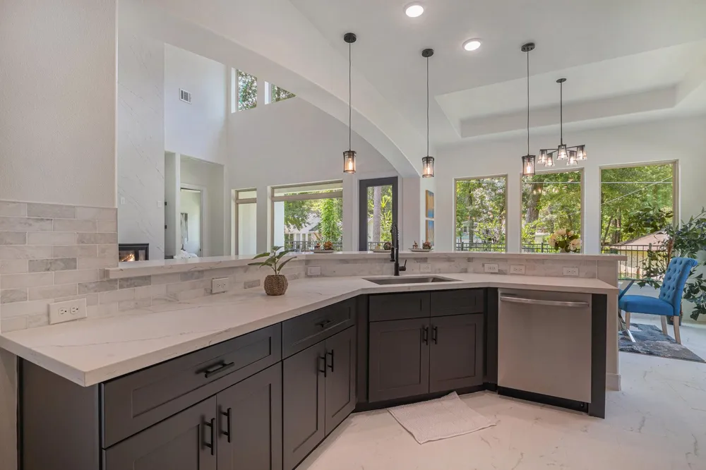 290 Apple Valley Dr Panorama Village, TX 77304