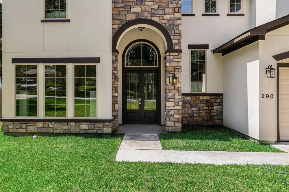 290 Apple Valley Dr Panorama Village, TX 77304