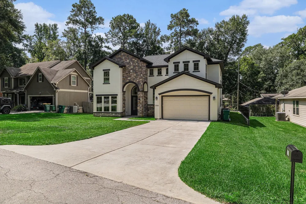 290 Apple Valley Dr Panorama Village, TX 77304