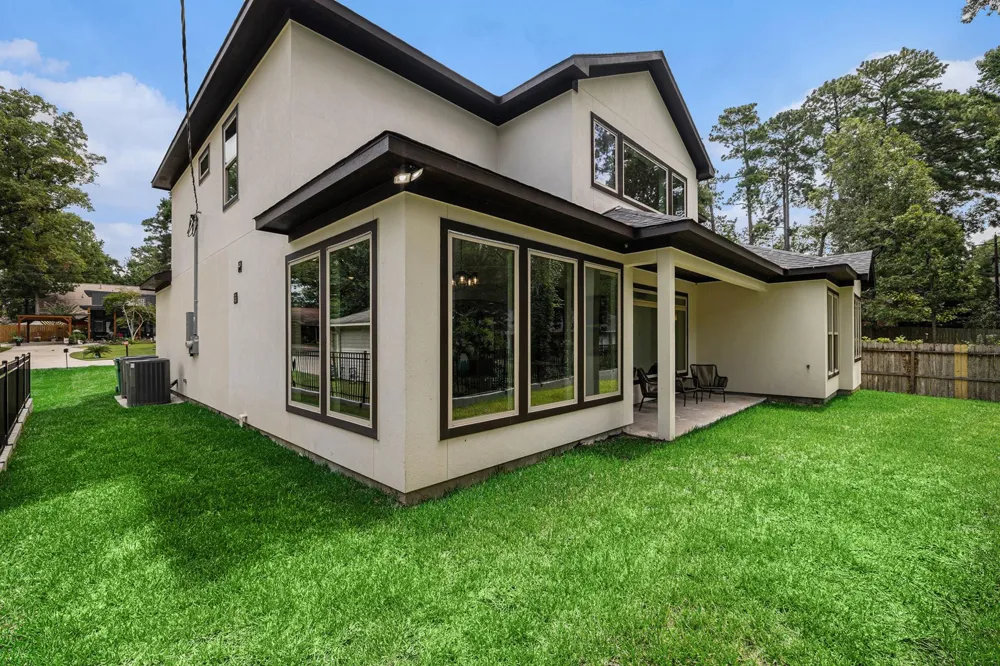 290 Apple Valley Dr Panorama Village, TX 77304