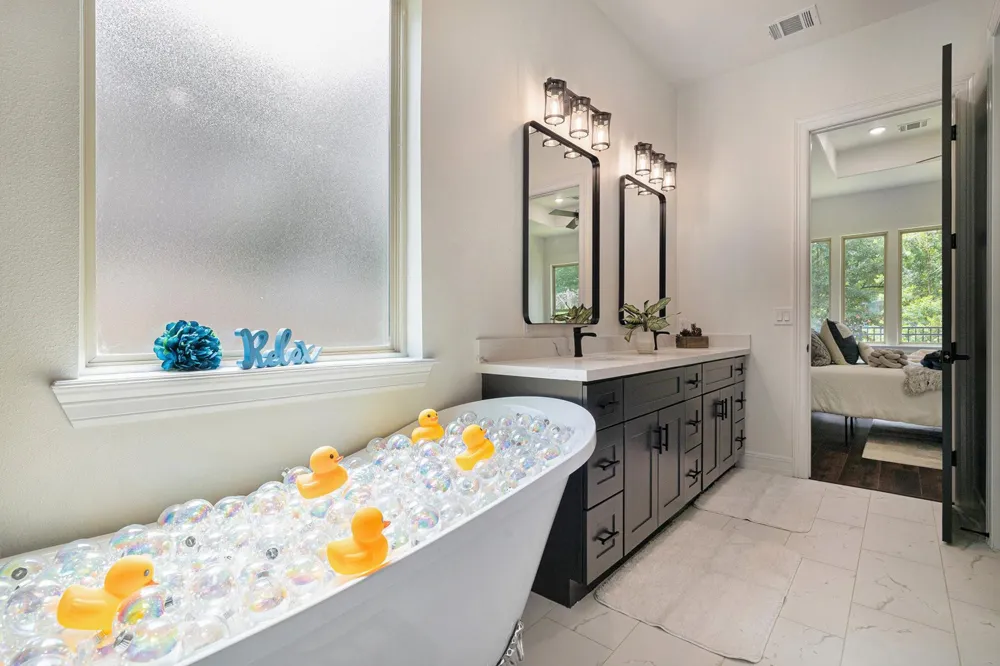 290 Apple Valley Dr Panorama Village, TX 77304