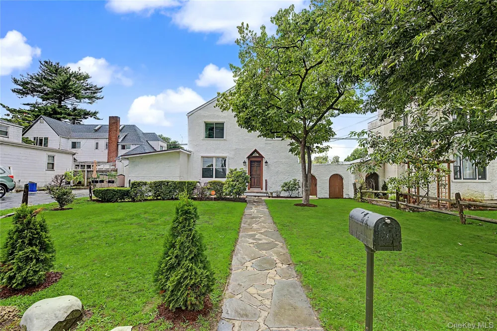 25 Longmeadow Road Yonkers, NY 10704