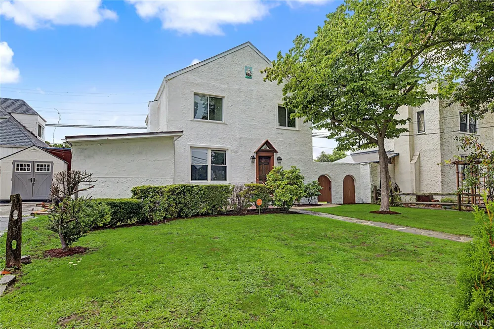 25 Longmeadow Road Yonkers, NY 10704