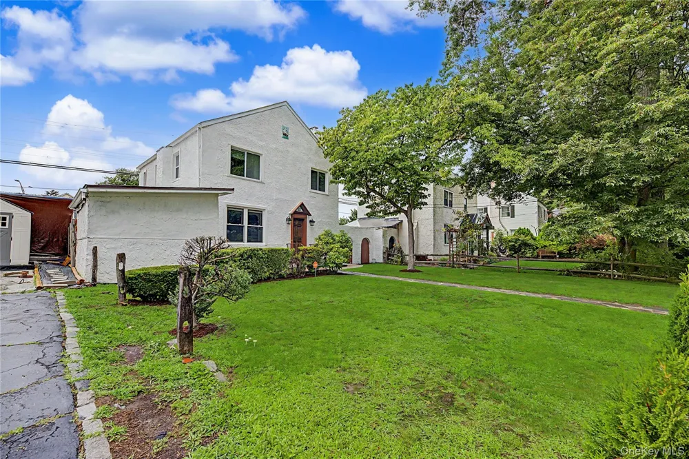 25 Longmeadow Road Yonkers, NY 10704