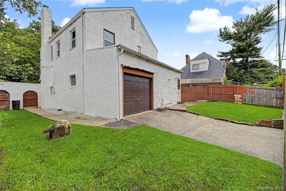 25 Longmeadow Road Yonkers, NY 10704