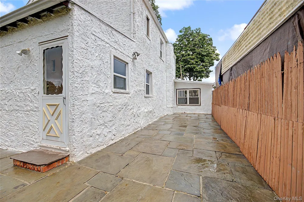 25 Longmeadow Road Yonkers, NY 10704