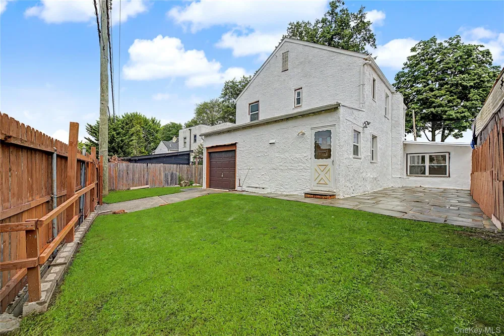 25 Longmeadow Road Yonkers, NY 10704