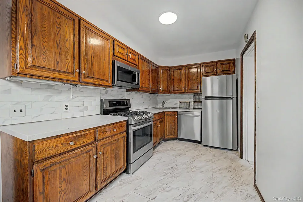 25 Longmeadow Road Yonkers, NY 10704