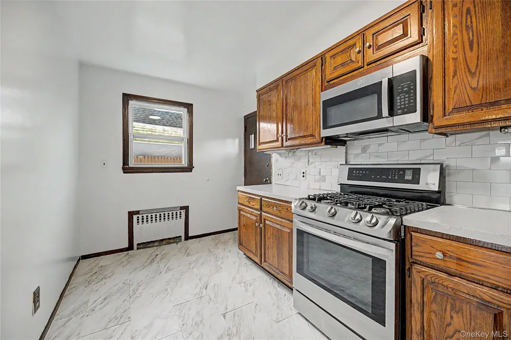 25 Longmeadow Road Yonkers, NY 10704