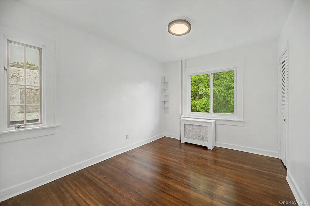 25 Longmeadow Road Yonkers, NY 10704