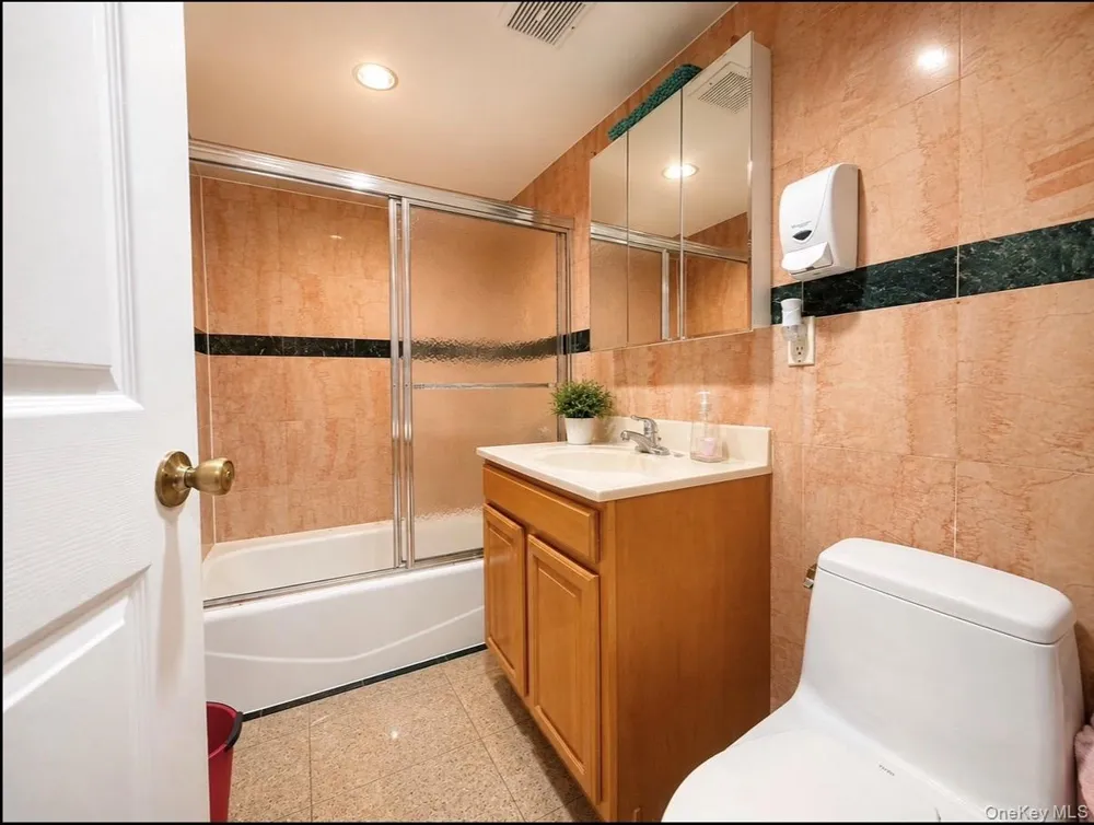 10421 39th Avenue #211C Corona, NY 11368