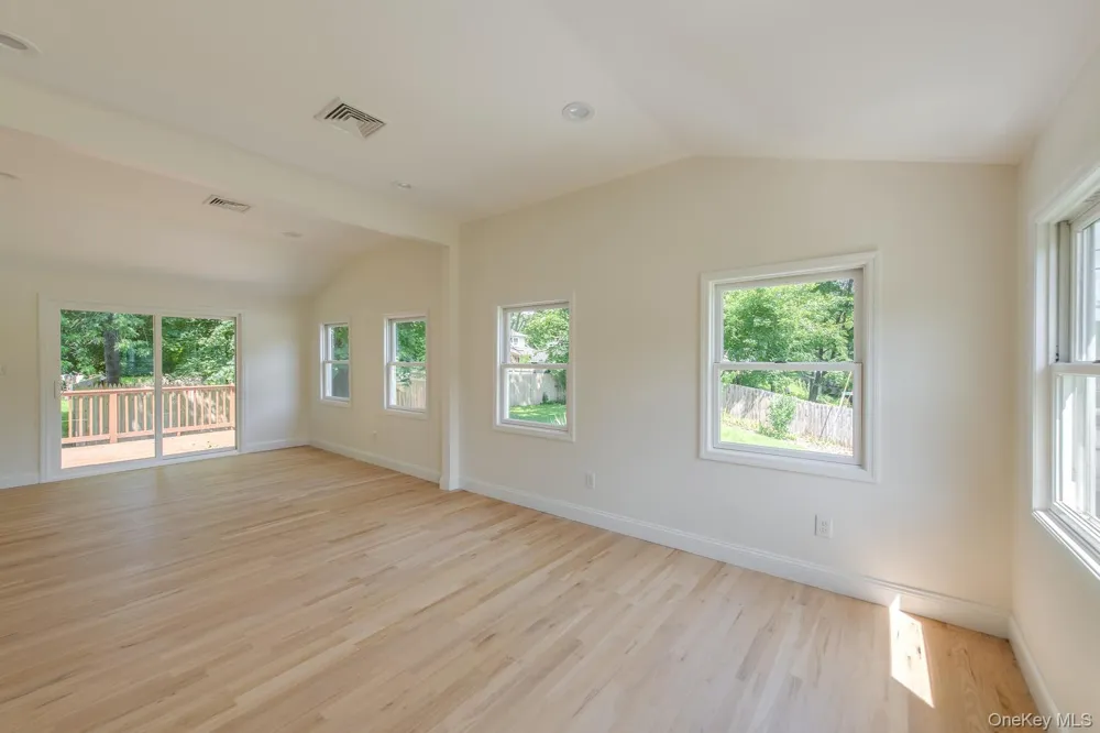 16 Trinity Place Rhinebeck, NY 12572