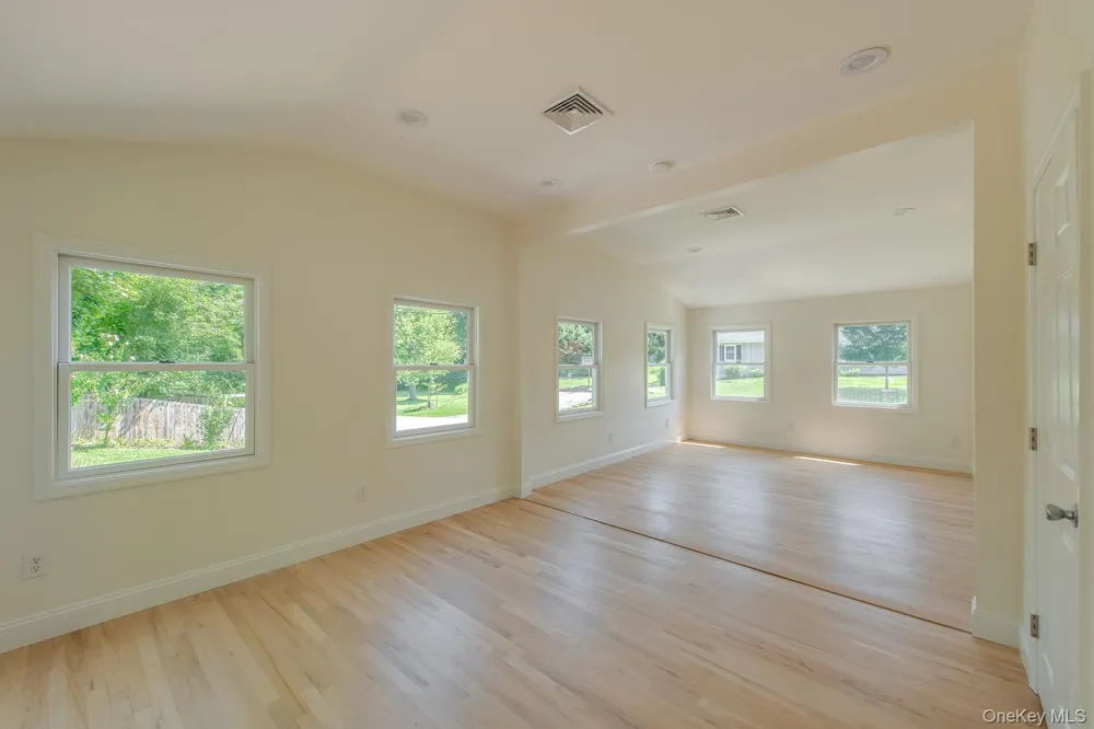 16 Trinity Place Rhinebeck, NY 12572