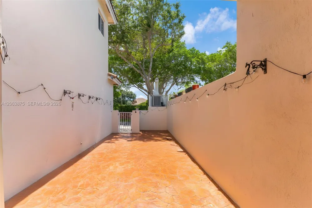 2390 SE 17th Ter Homestead, FL 33035