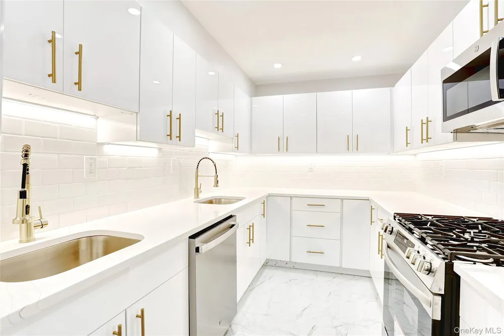 180 Kearsing Parkway #B Monsey, NY 10952
