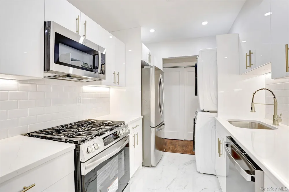 180 Kearsing Parkway #B Monsey, NY 10952