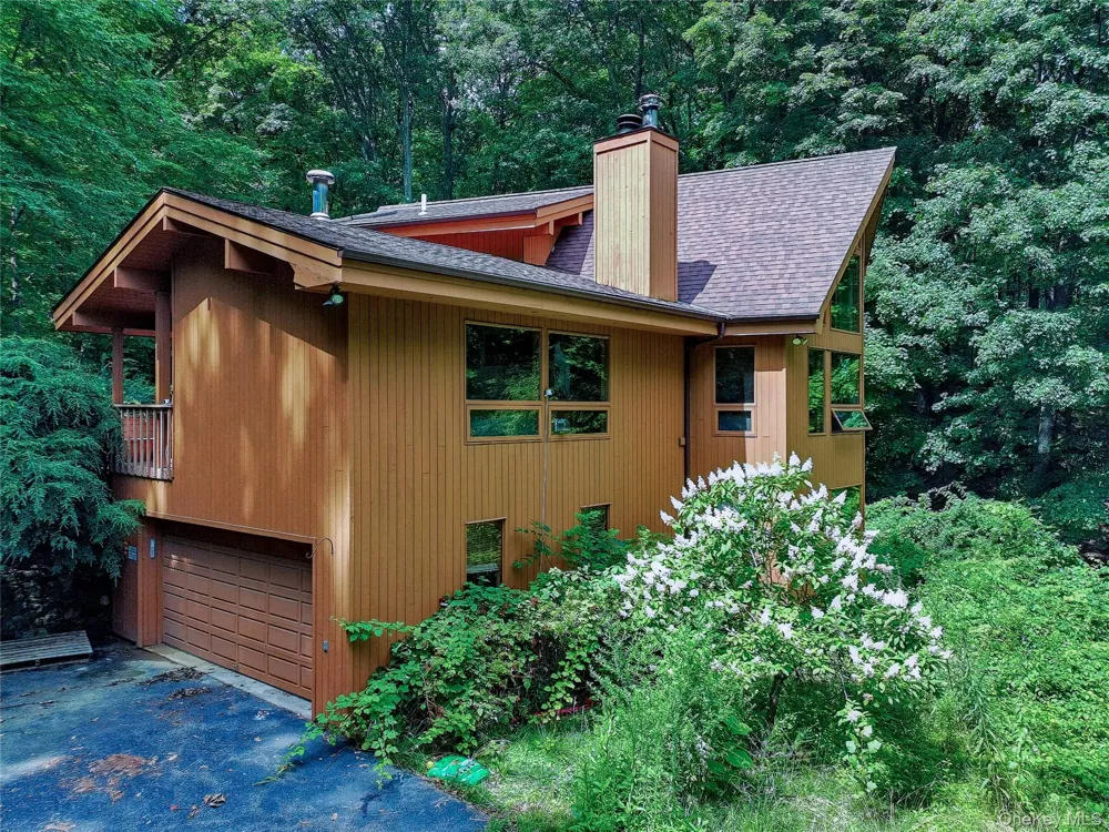 69 Canopus Hill Road Putnam Valley, NY 10579