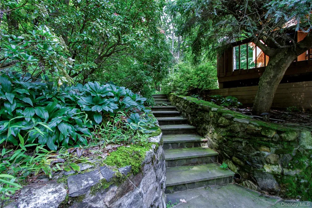 69 Canopus Hill Road Putnam Valley, NY 10579