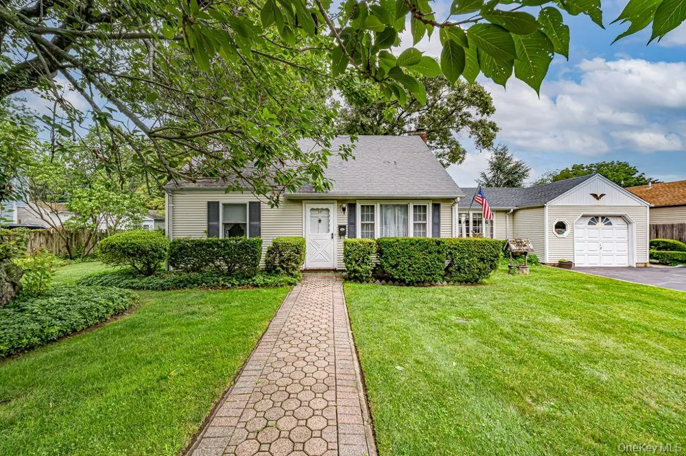 17 Eckert Street South Huntington, NY 11746