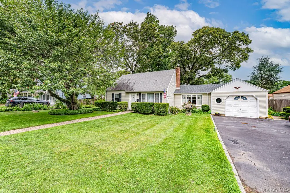 17 Eckert Street South Huntington, NY 11746