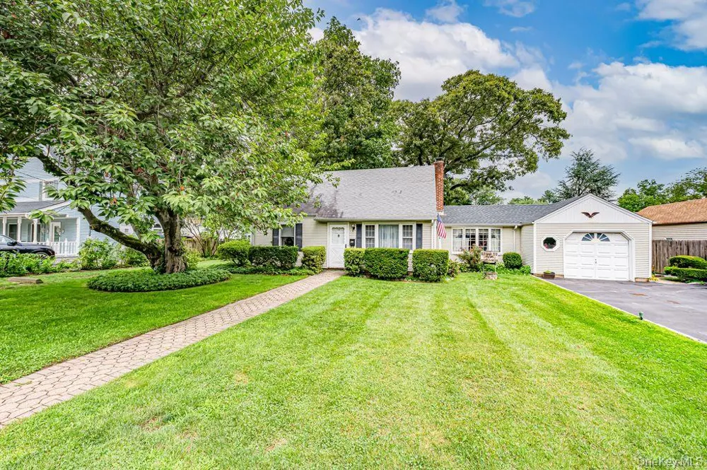 17 Eckert Street South Huntington, NY 11746