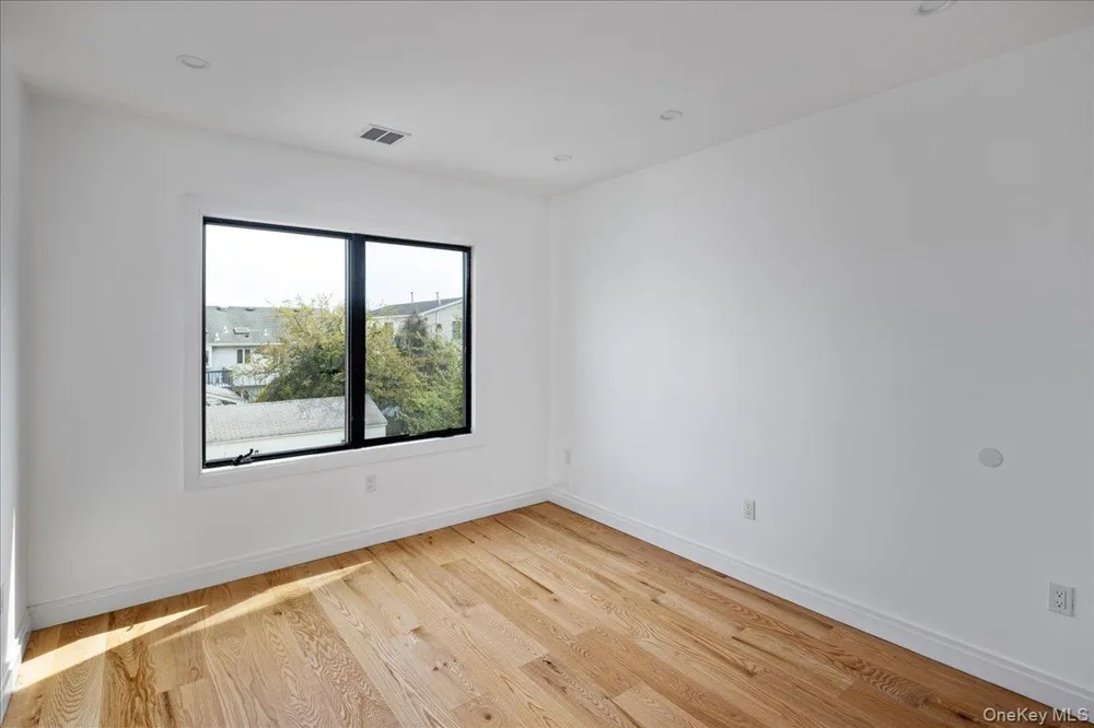 544 Arlington Road Cedarhurst, NY 11516