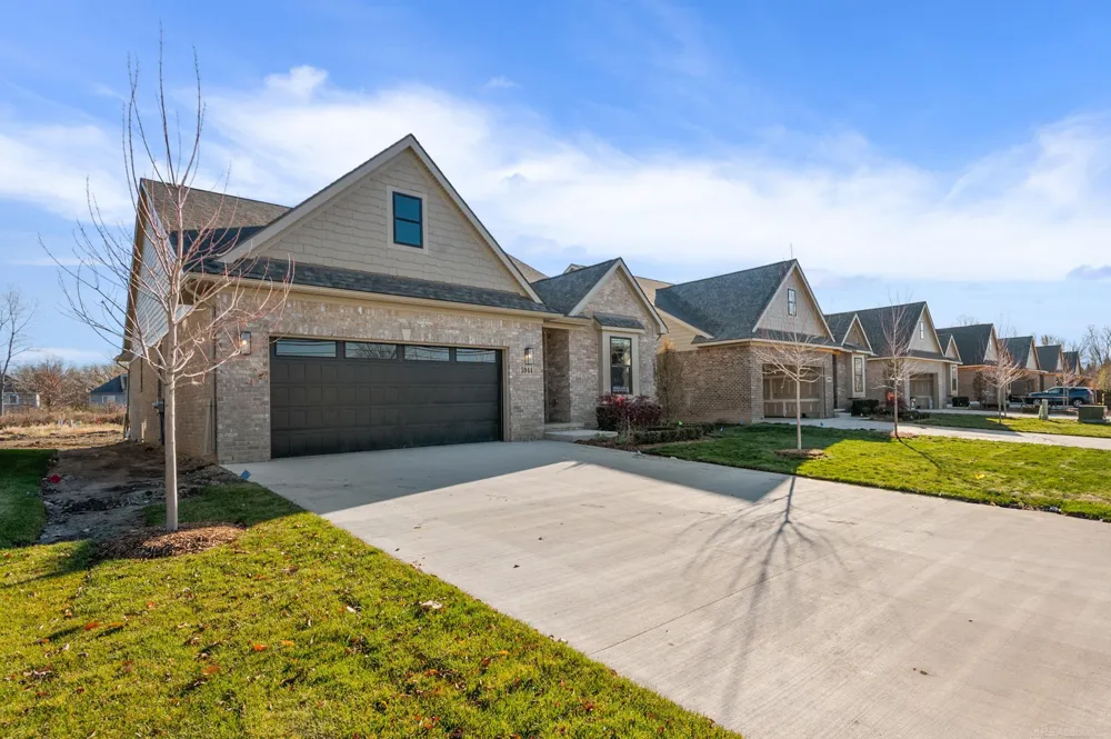 5944 Willow Grove Drive Troy City, MI 48085