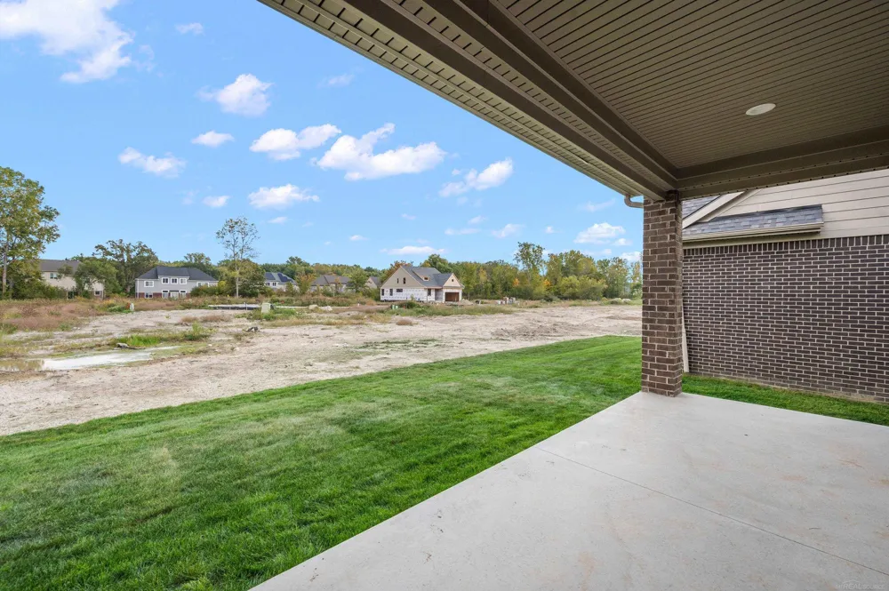 5944 Willow Grove Drive Troy City, MI 48085