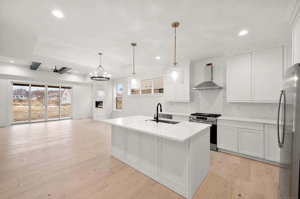 5944 Willow Grove Drive Troy City, MI 48085