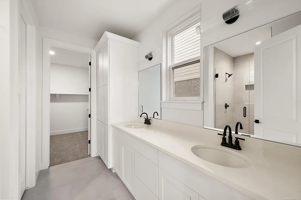 5944 Willow Grove Drive Troy City, MI 48085