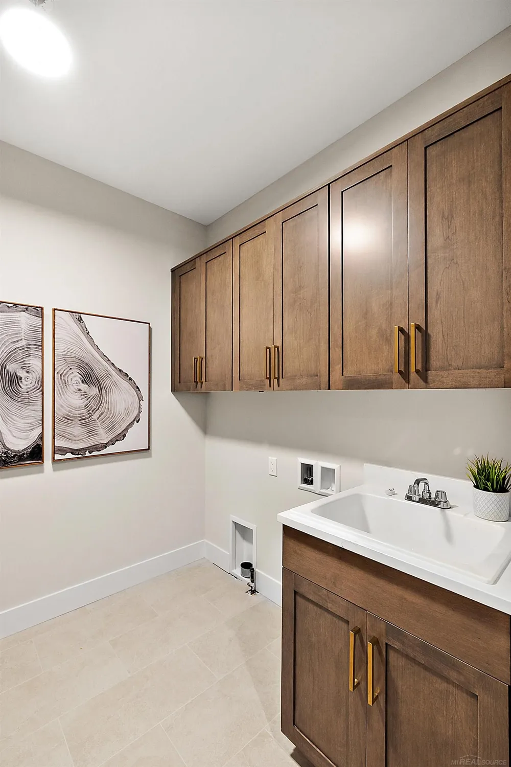5932 Willow Grove Drive Troy City, MI 48085