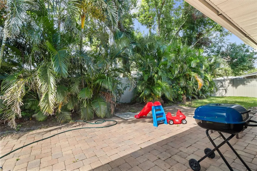 5776 AUGUSTA CIRCLE Sarasota, FL 34238