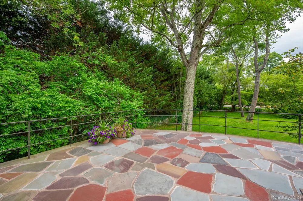 1108 Post Road Scarsdale, NY 10583