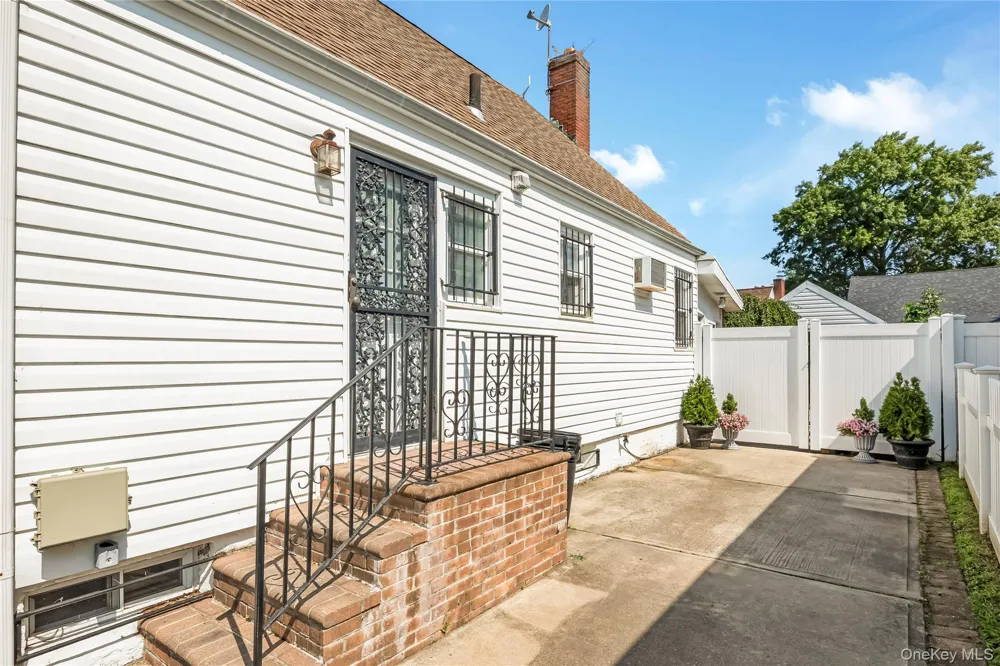133 Booth Street Hempstead, NY 11550