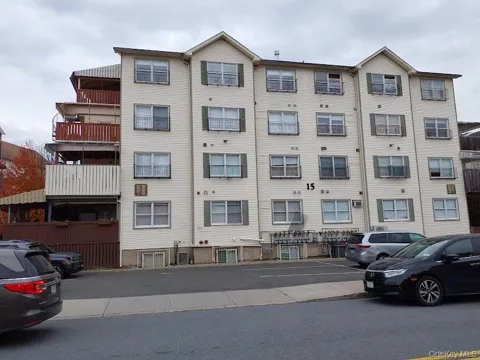 15 Prag Boulevard #411
