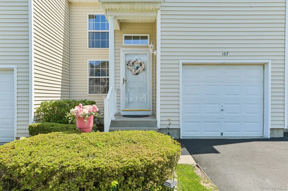 107 Kettles Lane Medford, NY 11763