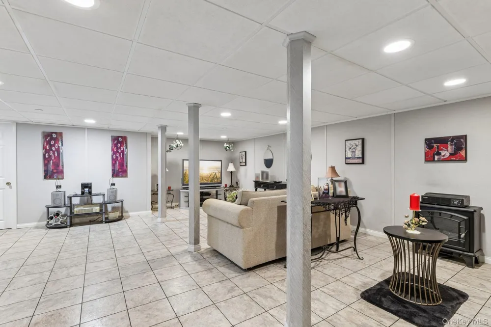 107 Kettles Lane Medford, NY 11763