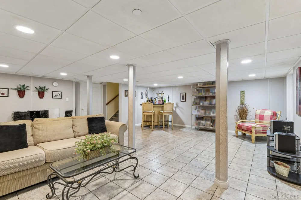 107 Kettles Lane Medford, NY 11763