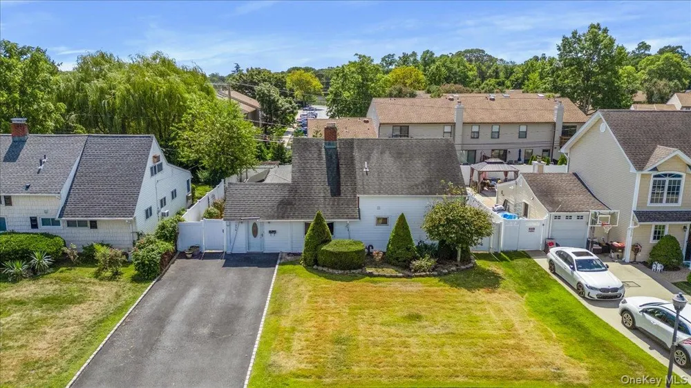 236 Duckpond Drive S Wantagh, NY 11793