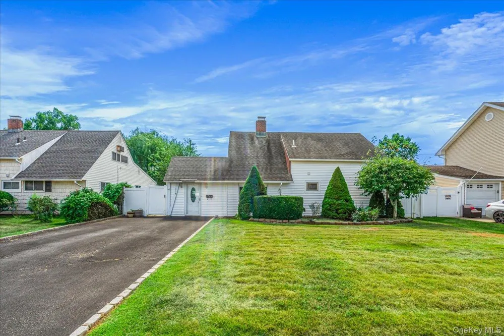 236 Duckpond Drive S Wantagh, NY 11793