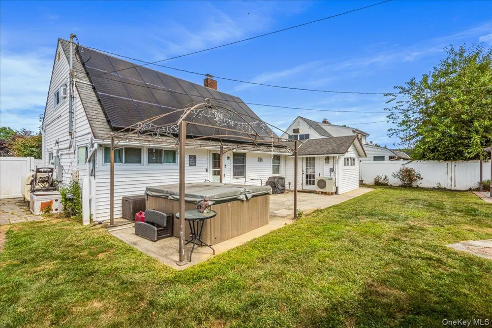 236 Duckpond Drive S Wantagh, NY 11793