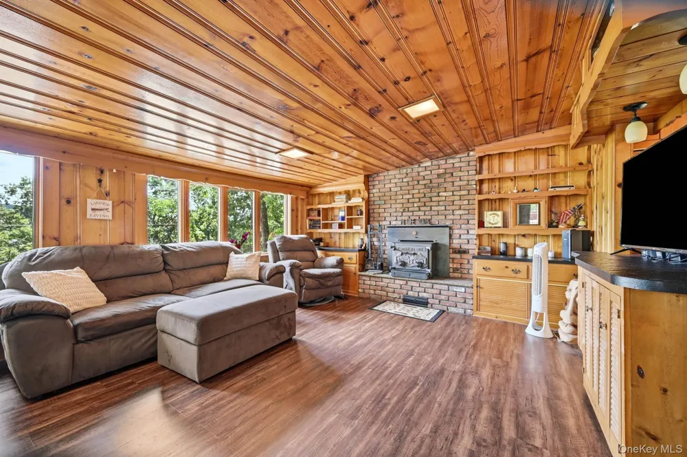 8 Stony Trail Greenwood Lake, NY 10925
