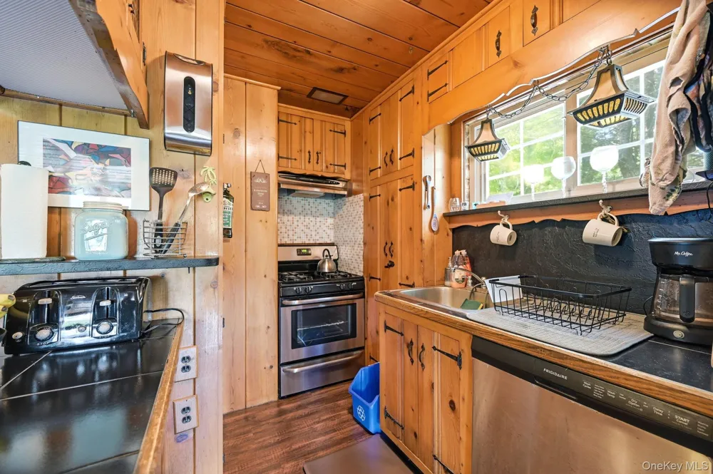 8 Stony Trail Greenwood Lake, NY 10925