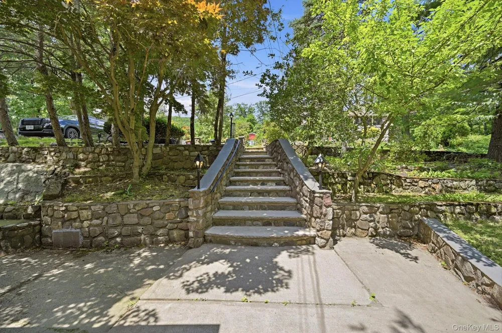 8 Stony Trail Greenwood Lake, NY 10925
