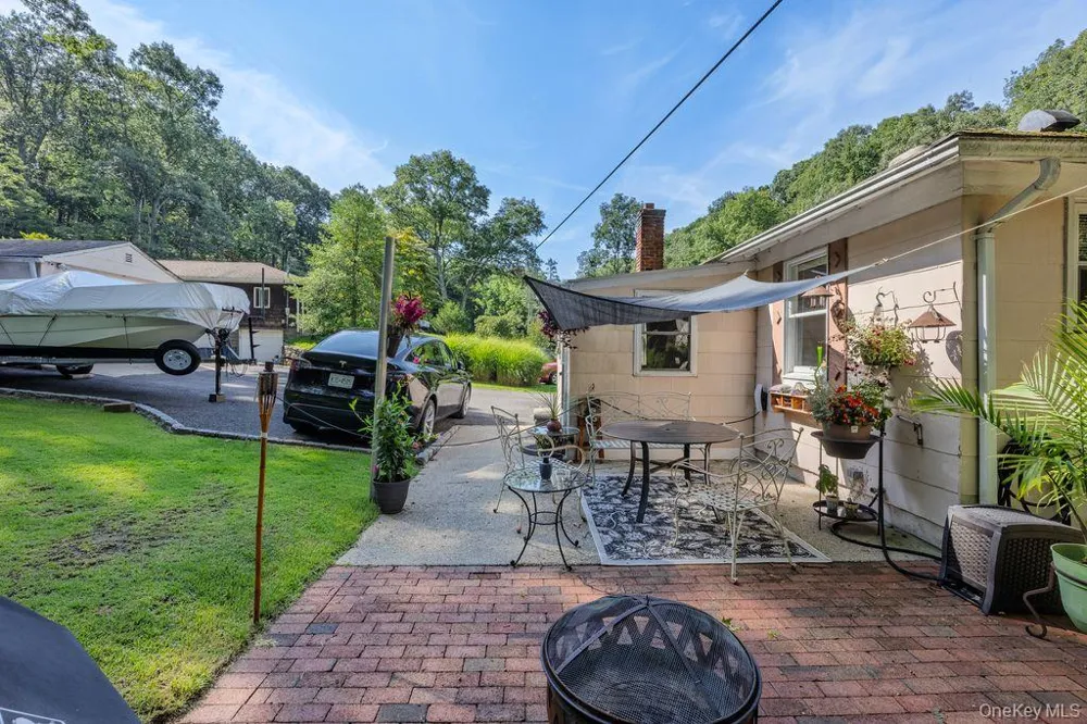 468 Old Bridge Road Northport, NY 11768