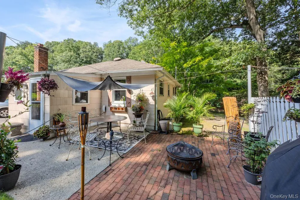 468 Old Bridge Road Northport, NY 11768
