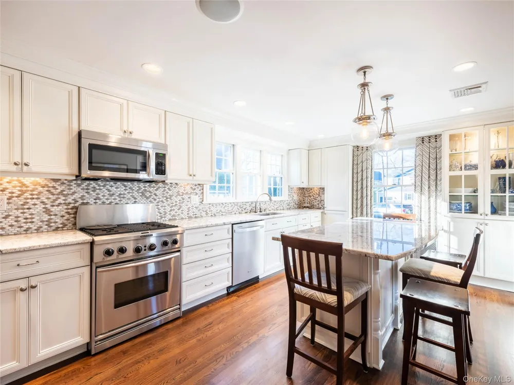 99 Thayer Road Manhasset, NY 11030