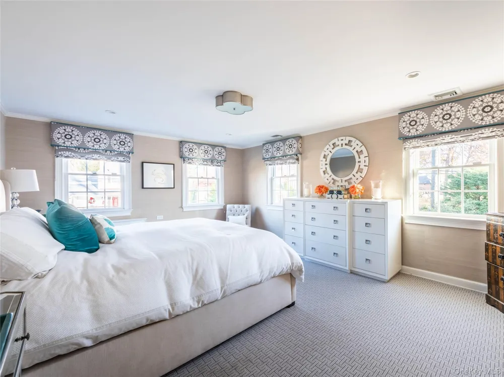 99 Thayer Road Manhasset, NY 11030